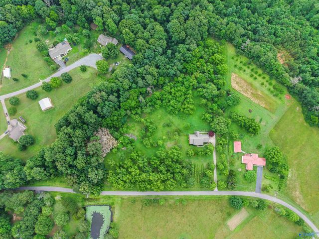 205 Oak Hill Lane, Arab, AL 35016