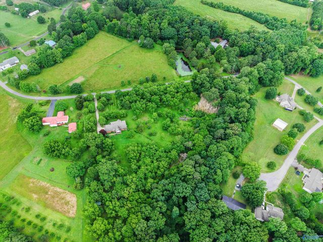 205 Oak Hill Lane, Arab, AL 35016