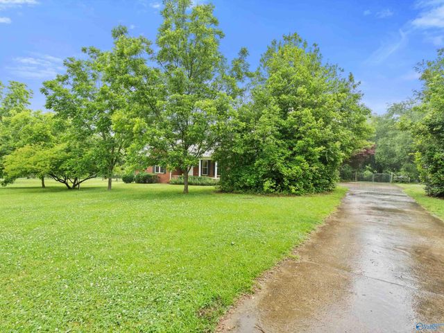 205 Oak Hill Lane, Arab, AL 35016