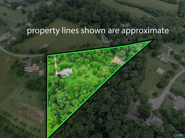 205 Oak Hill Lane, Arab, AL 35016