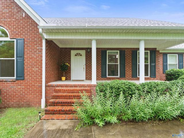 205 Oak Hill Lane, Arab, AL 35016