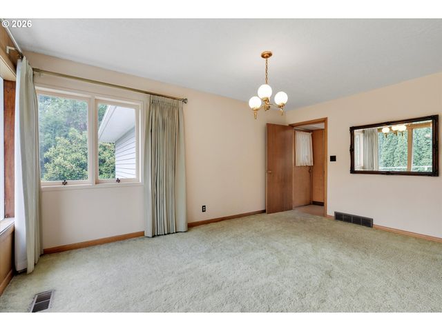 6836 Sw PEYTON Rd, Portland, OR 97223