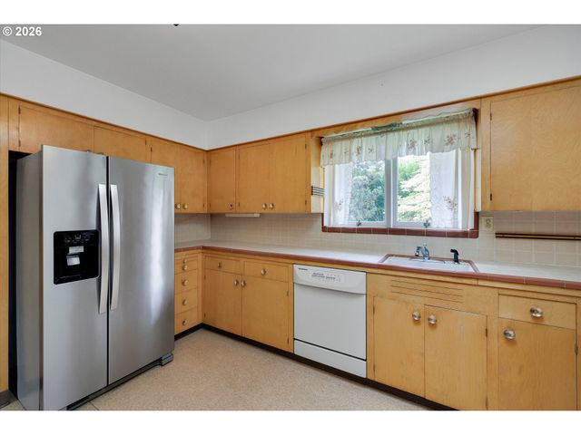 6836 Sw PEYTON Rd, Portland, OR 97223