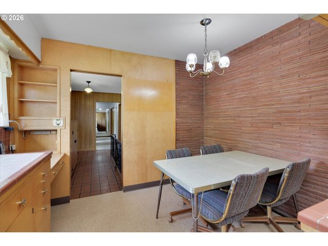 6836 Sw PEYTON Rd, Portland, OR 97223