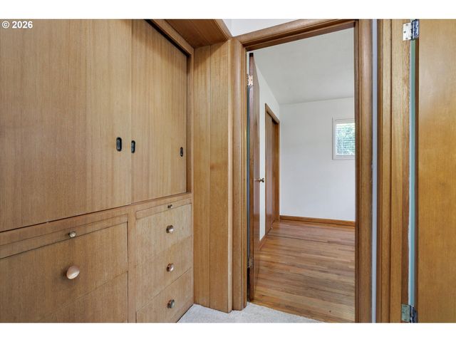 6836 Sw PEYTON Rd, Portland, OR 97223