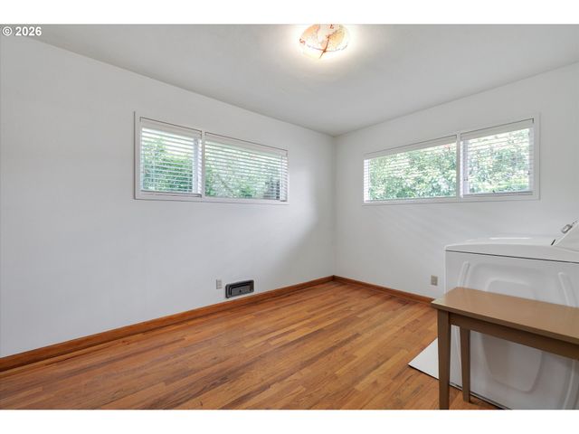 6836 Sw PEYTON Rd, Portland, OR 97223