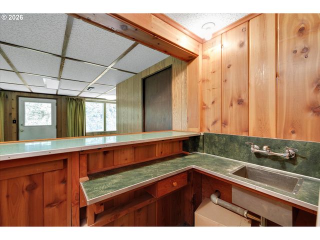 6836 Sw PEYTON Rd, Portland, OR 97223