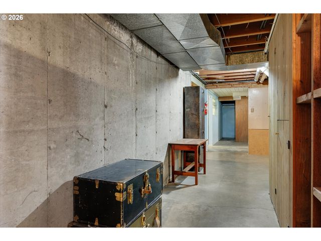 6836 Sw PEYTON Rd, Portland, OR 97223