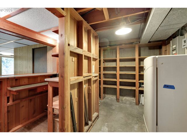 6836 Sw PEYTON Rd, Portland, OR 97223