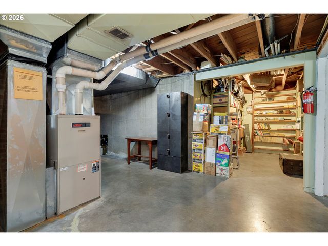 6836 Sw PEYTON Rd, Portland, OR 97223