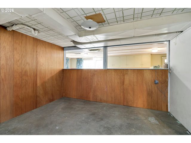 6836 Sw PEYTON Rd, Portland, OR 97223