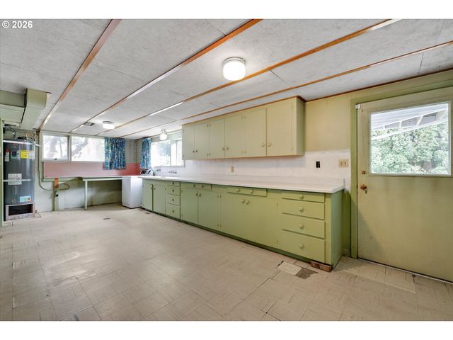 6836 Sw PEYTON Rd, Portland, OR 97223