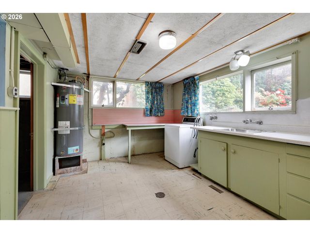 6836 Sw PEYTON Rd, Portland, OR 97223