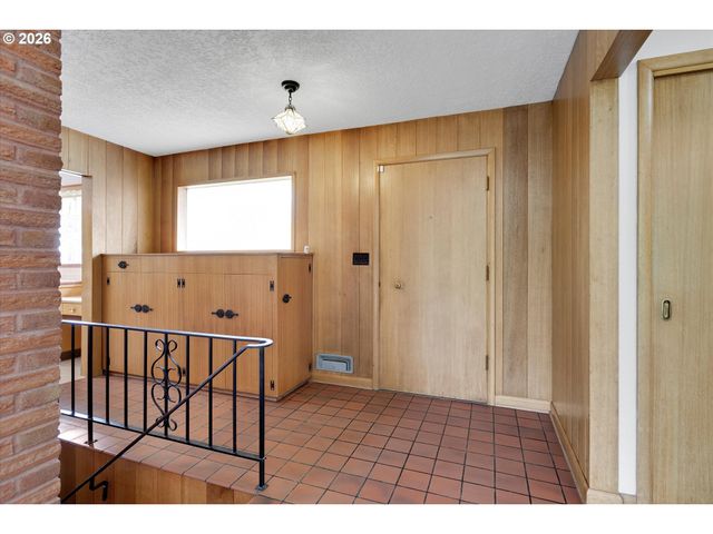6836 Sw PEYTON Rd, Portland, OR 97223