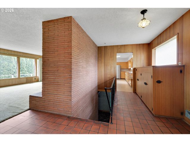 6836 Sw PEYTON Rd, Portland, OR 97223