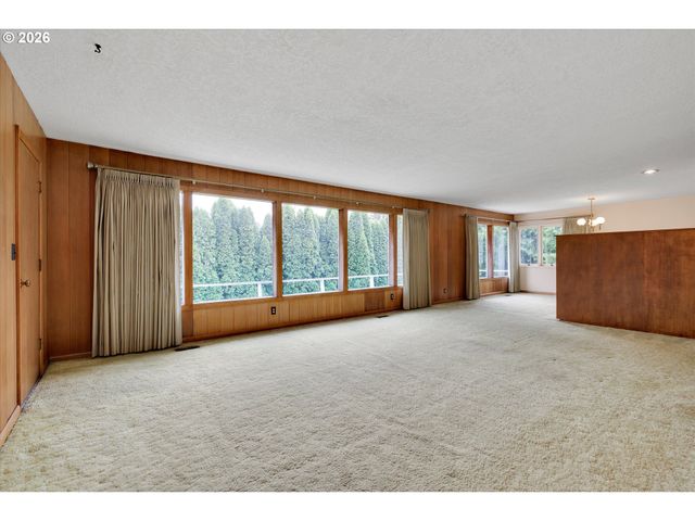 6836 Sw PEYTON Rd, Portland, OR 97223