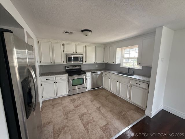 10035 Bryant Road, Henryetta, OK 74437