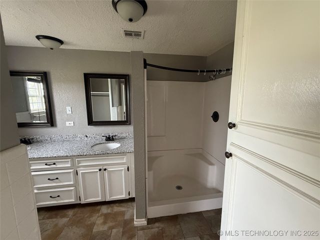 10035 Bryant Road, Henryetta, OK 74437