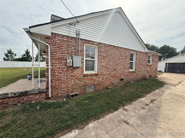 10035 Bryant Road, Henryetta, OK 74437
