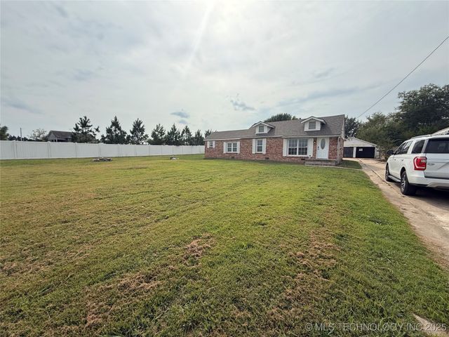 10035 Bryant Road, Henryetta, OK 74437