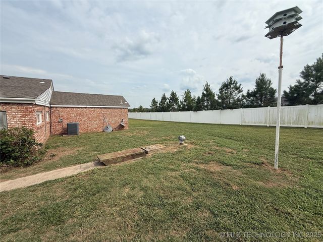 10035 Bryant Road, Henryetta, OK 74437