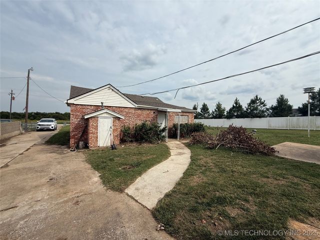 10035 Bryant Road, Henryetta, OK 74437