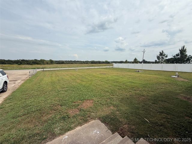 10035 Bryant Road, Henryetta, OK 74437