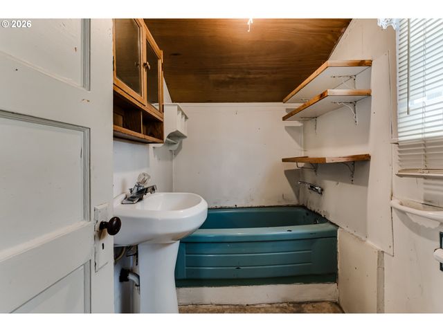 123 10TH St, Springfield, OR 97477