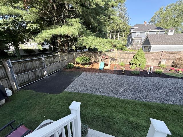 1 Hartshorn Pl 1, Walpole, MA 02081