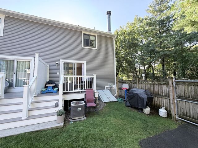 1 Hartshorn Pl 1, Walpole, MA 02081