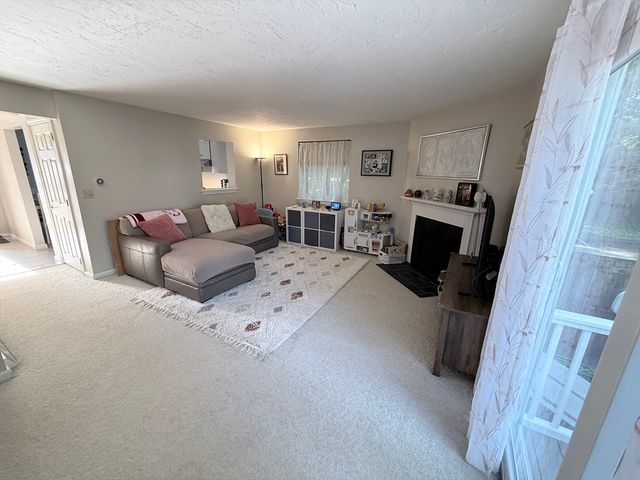 1 Hartshorn Pl 1, Walpole, MA 02081