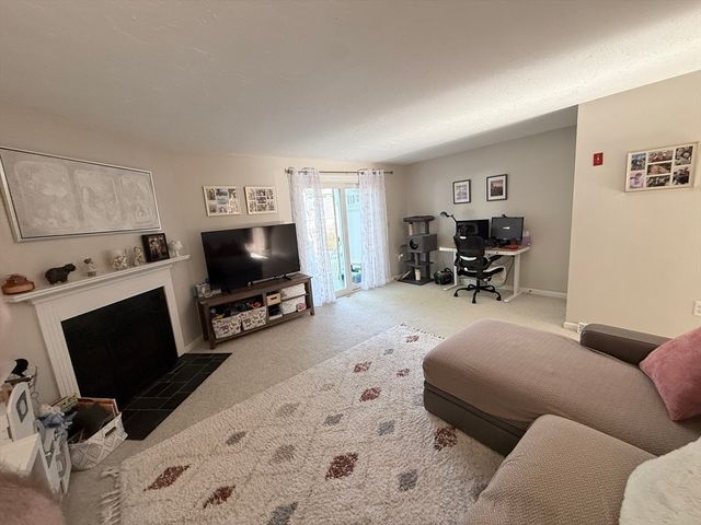1 Hartshorn Pl 1, Walpole, MA 02081