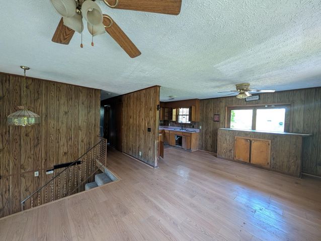 6703 Oak Hill Rd, Lyles, TN 37098
