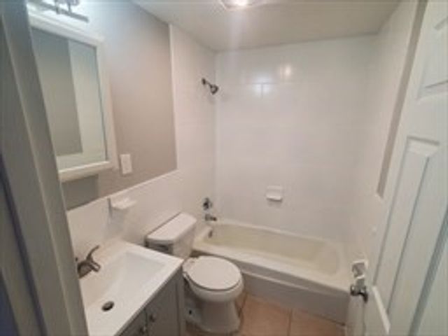 174 Pine Street 33, Holbrook, MA 02343