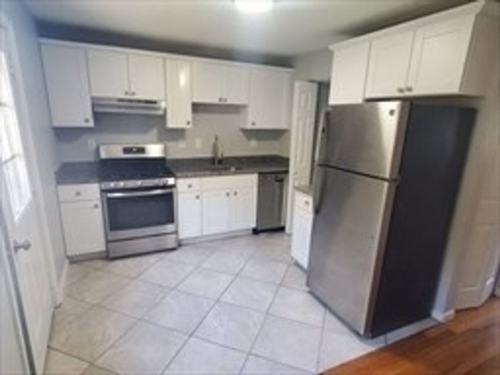 174 Pine Street 33, Holbrook, MA 02343