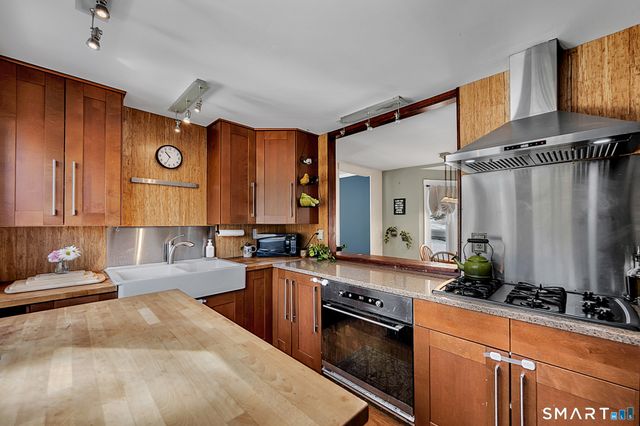 932 Litchfield Turnpike, Bethany, CT 06524