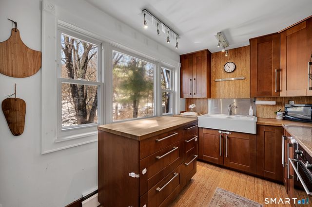 932 Litchfield Turnpike, Bethany, CT 06524