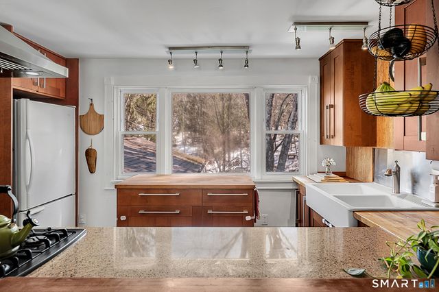 932 Litchfield Turnpike, Bethany, CT 06524