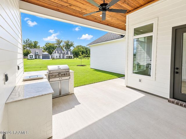 109 Fountain Meadow Drive, Broussard, LA 70518