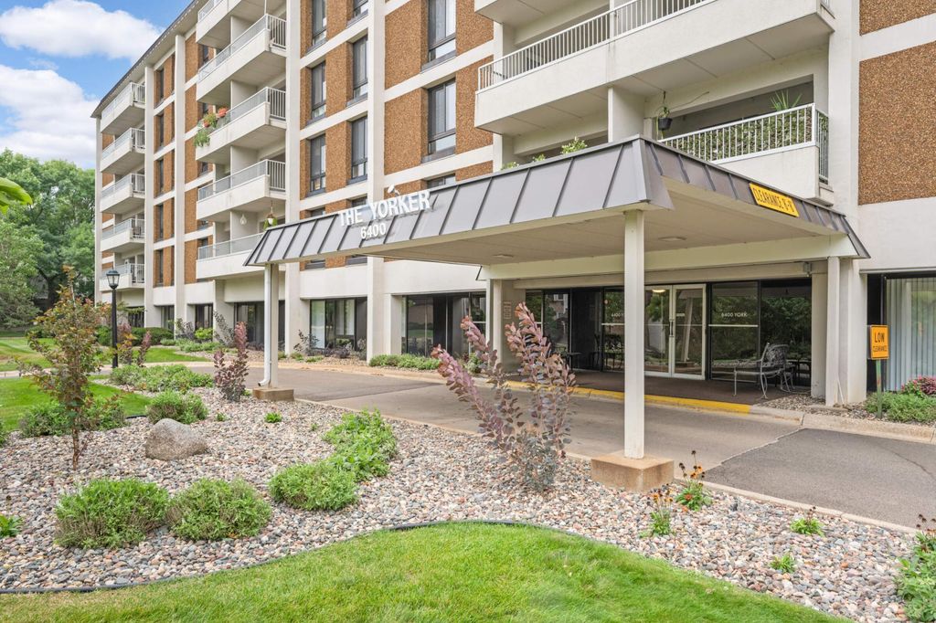 6400 York Avenue S 512, Edina, MN 55435