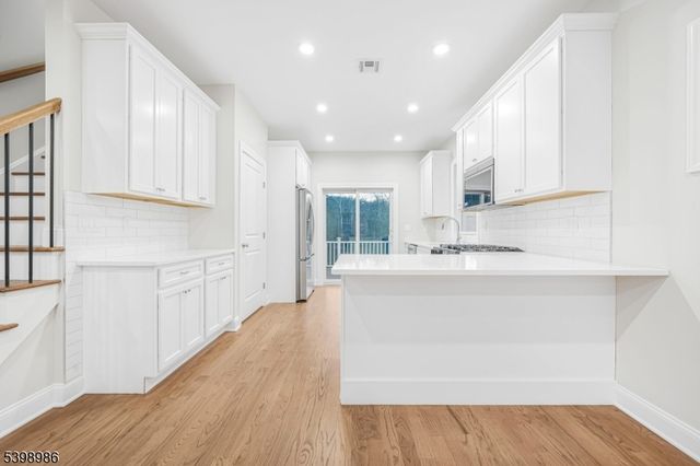 18 Birdie Ln, Boonton Town, NJ 07005