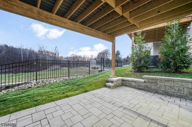 18 Birdie Ln, Boonton Town, NJ 07005