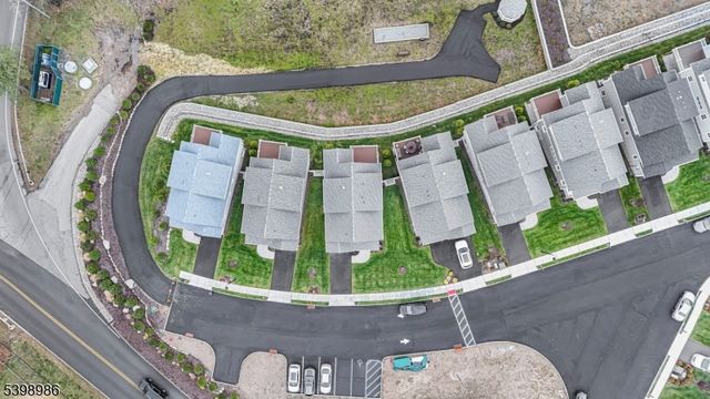 18 Birdie Ln, Boonton Town, NJ 07005