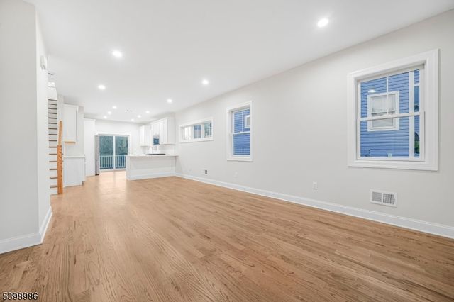 18 Birdie Ln, Boonton Town, NJ 07005