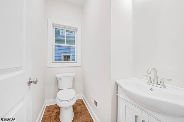 18 Birdie Ln, Boonton Town, NJ 07005