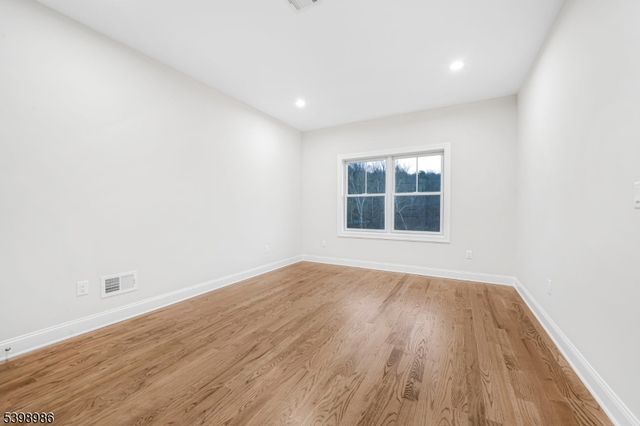 18 Birdie Ln, Boonton Town, NJ 07005