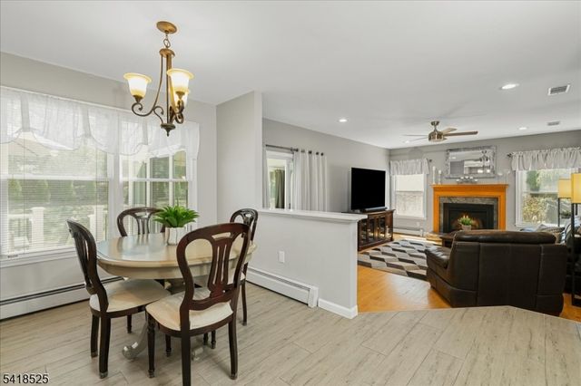 3 Magnolia Ct, Roxbury Twp., NJ 07876