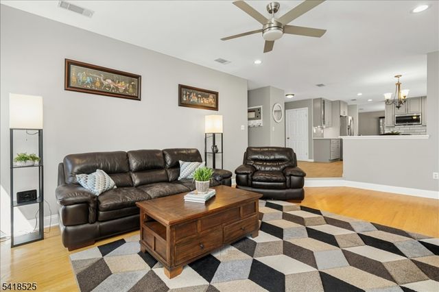 3 Magnolia Ct, Roxbury Twp., NJ 07876