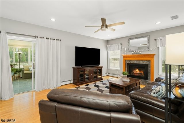 3 Magnolia Ct, Roxbury Twp., NJ 07876