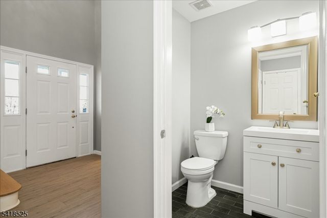 3 Magnolia Ct, Roxbury Twp., NJ 07876